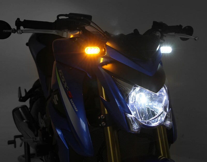 DENALI T3 Switchback M8 LED 2in1 Blinker-Positionsleuchten-Kombination Gehäuse Schwarz / Linse Klar (Paar), Vorn – Bild 4