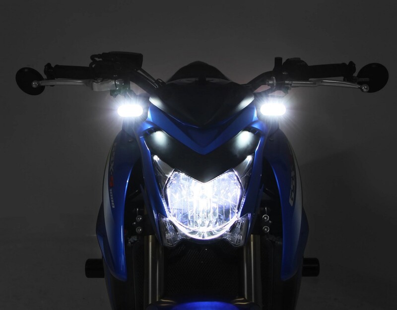 DENALI T3 Switchback M8 LED 2in1 Blinker-Positionsleuchten-Kombination Gehäuse Schwarz / Linse Klar (Paar), Vorn – Bild 5
