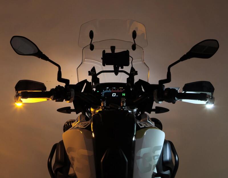 DENALI T3 Ultra-Viz 4-in-1 Motorrad-Sicherheits- und Sichtbarkeits-Beleuchtungsset – Bild 4